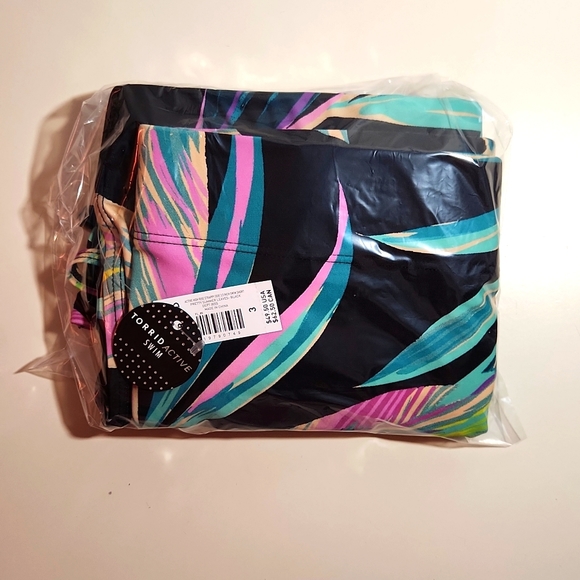 ❤NWT VINTAGE TORRID SWIM SHORTS - HIGH-RISE STRAPPY FLORAL - POWER MESH CONTROL - Picture 7 of 11